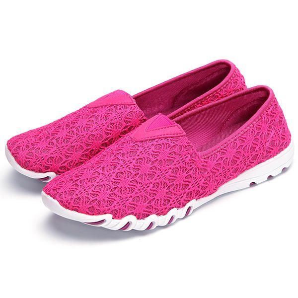 Atmungsaktive Flache Damen Loafer Zum Hineinschlüpfen Aus Ausgehöhltem Mesh