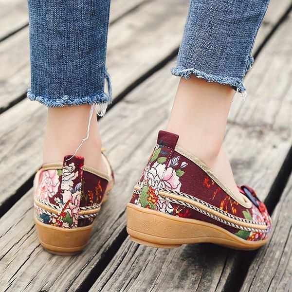 Flache Loafer Zum Hineinschlüpfen Mit Blumenstickerei Für Damen