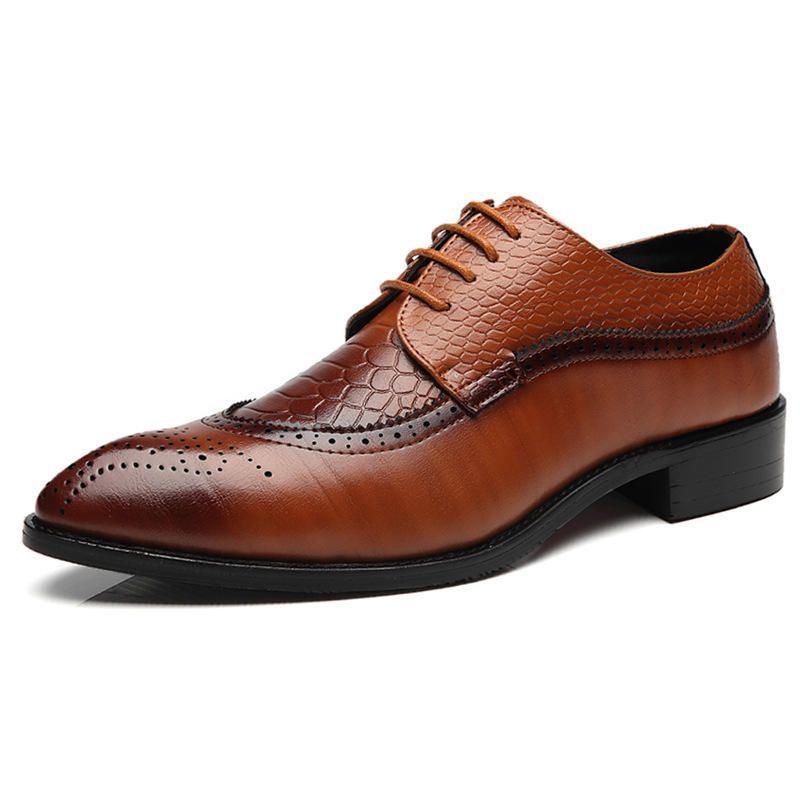 Moderne Brogue Schnittschuhe Für Herren Mit Geschnitzten Klassischen Spitzen Zehen