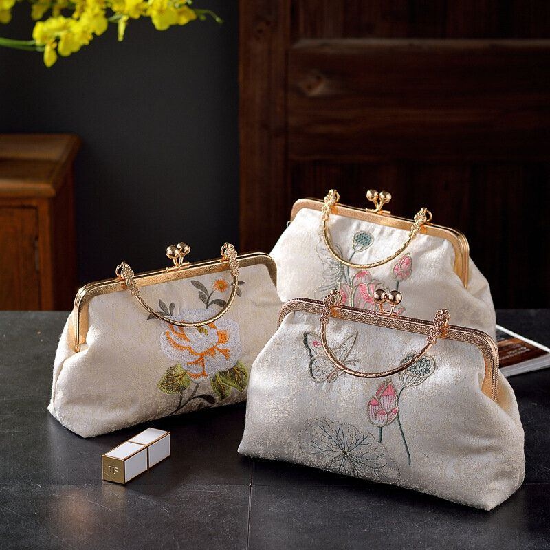 Damen Elegante Chinesische Art Blumen Muster Stickerei Handtasche Exquisite Hardware Entwurfs Feine Beschaffenheits Stoff Cheongsam Handtasche